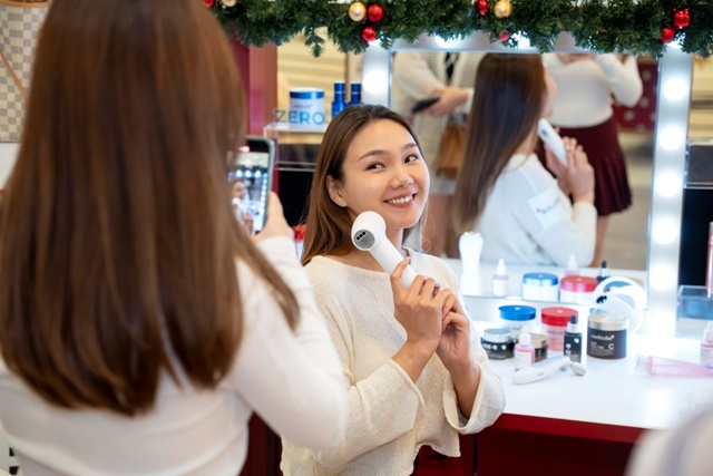 에이피알이 홍콩에서 팝업스토어를 연 가운데 온·오프라인 영향력을 확대하고 있다. /에이피알