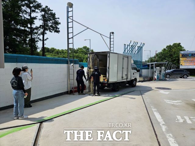 경기도보건환경연구원이 지난해 4월부터 12월까지 산업단지와 공장지역 등 토양오염 우려지역 299개를 대상으로 토양오염실태조사를 추진했다./경기도보건환경연구원