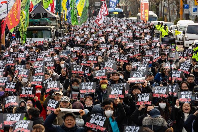 전국민주노동조합총연맹(민주노총)이 3일 서울 용산구 한강진역 2번출구 앞에서 윤석열 체포 확대간부 결의대회 및 총력집회를 열고 있다. /민주노총 제공