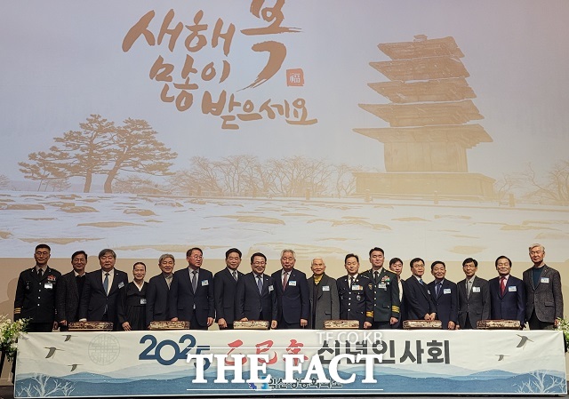 익산상공회의소가 6일 익산웨스턴라이프호텔에서 2025 신년인사회 및 제28회 익산상공대상 시상식을 개최했다. /홍문수 기자