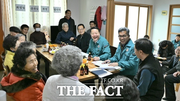 최영일 순창군수가 관내 320개 전 마을을 순회하며 주민들과 소통하고 있다. /순창군