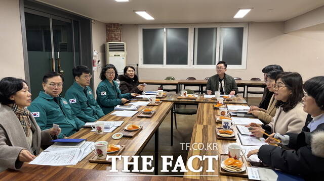 고광완 광주시 행정부시장이 8일 북구 무등노숙인쉼터에서 대설·한파 대비 현장 점검을 하고 있다. /광주시