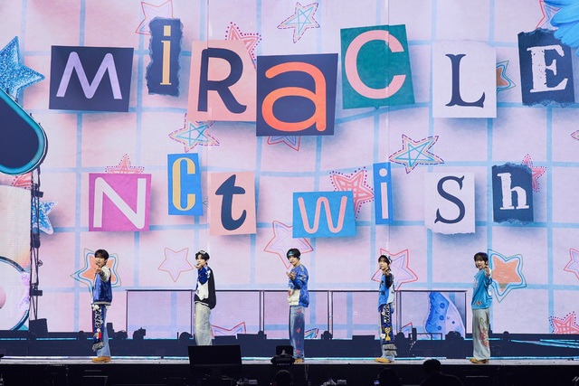 NCT의 서브그룹 NCT WISH가 지난 12일 서울 구로구 고척스카이돔에서 열린 SMTOWN LIVE 2025에서 데뷔곡 WISH(위시)와 첫 미니앨범 타이틀 곡 Steady(스테디) 등의 노래와 퍼포먼스를 관객들 공유했다. /SM엔터테인먼