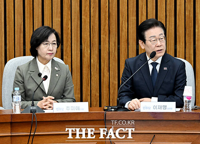 다만 일반인 검열 등을 운운하는 것이 중도층 공략에는 악영향을 줄 수 있다는 지적이다. 지난 6일 열린 중진의원 간담회에서 발언하고 있는 이 대표. /배정한 기자