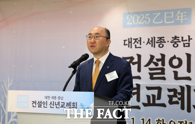 김기영 충남도 행정부지사가 14일 예산 스플라스리솜에서 열린 ‘2025 대전·세종·충남 건설인 신년교례회’에 참석해 지역 건설업 도약을 위한 지원을 약속했다. /충남도