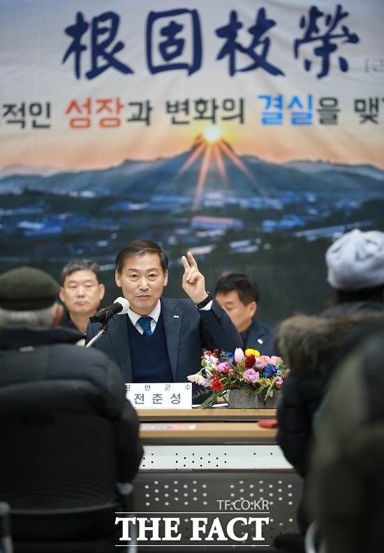 전춘성 진안군수는 ‘민심을 듣고 민생을 살리겠습니다’를 슬로건으로 지난 8일부터 15일까지 진행된 2025년 읍·면 연초 방문 일정을 마무리했다. /진안군