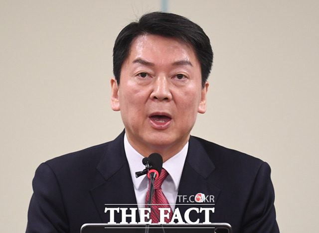 안철수 국민의힘 의원이 16일 사회관계망서비스(SNS)에 올린 글에서 이재명 민주당 대표의 공직선거법 항소심들은 법에 명시된 6, 3, 3원칙(1심, 2심, 3심 기간)에 따라 2심은 반드시 3개월 내인 2월 15일에, 대법원 확정판결은 3개월 내인 5월 15일에 선고돼야 한다라고 했다. /이새롬 기자