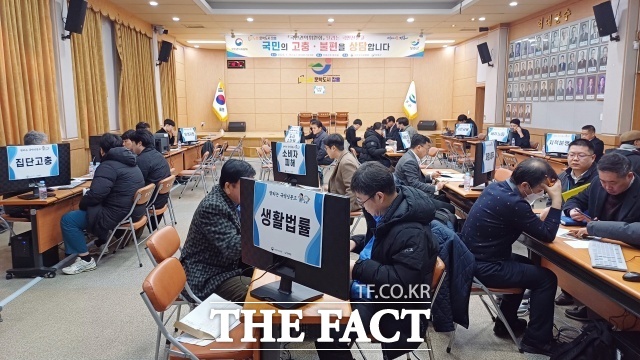 장흥군은 지난 15일 군청 2층 대회의실에서 열린 국민권익위원회 주관 ‘달리는 국민신문고’ 행사를 마무리했다./장흥군