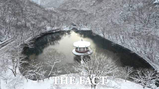 이학수 정읍시장은 “정읍은 눈이 많이 오는데다 설경이 아름답기로 유명하다. 특히 ‘겨울 내장산은 눈구슬이 바람에 날리는 소리가 아름답다’하여 동설주(冬雪珠)라고도 불렸다”며 “많은 분이 겨울 내장산을 찾아 눈부신 설경을 마음껏 즐기시기 바란다”고 말했다. / 정읍시