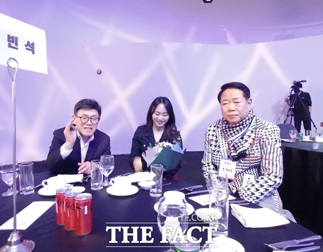 조정현의 끝없는 나눔실천은 오래전부터 연예가 안팎에 정평이 나 있다. 지난 연말에는 사랑의 열매 2024년 한해 1000만원 이상 기부자로 나눔리더 인증패를 수여받았다. /강일홍 기자