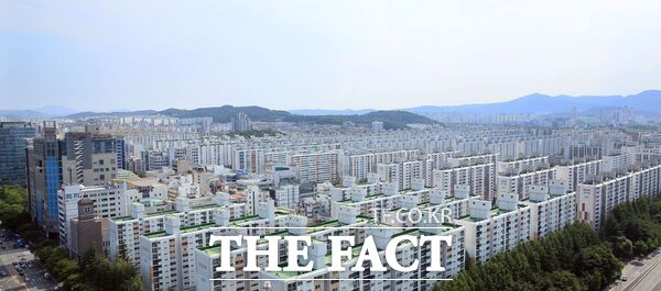 대전 서구는 공동주택의 쾌적하고 안전한 주거환경 조성 및 관리비 절감을 위해 ‘2025년도 공동주택 지원사업’을 추진한다. 사진은 서구 관내 아파트 전경./대전 서구