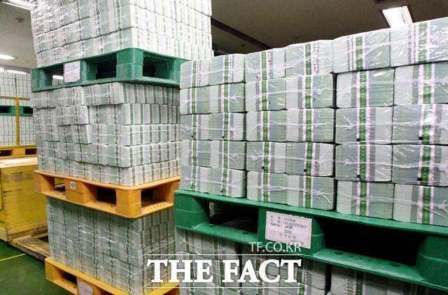 원·달러 환율이 1457.9원으로 출발해 장 초반 소폭 하락했다. /더팩트 DB