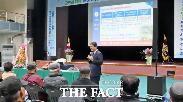 군정설명하는 김돈곤 청양군수 /김형중 기자