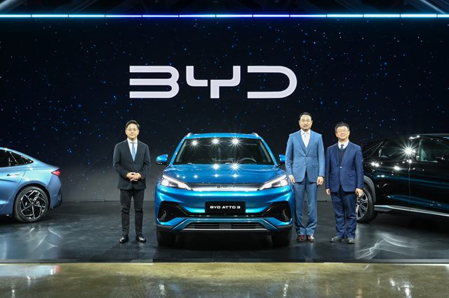 BYD는 16일 인천 중구 상상플랫폼에서 승용 브랜드 국내 출범 미디어 쇼케이스를 열고 첫 전기 SUV 아토 3을 공개했다. /BYD