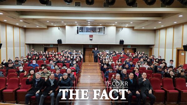 대전 대덕문화원은 17일 2025년 임시총회를 개최해 단독 출마한 임찬수 대덕문화원 상임 부원장을 제11대 원장으로 추대해 당선됐다. /대덕문화원