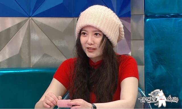 배우 구혜선이 라디오스타에 모자를 쓰고 나간 뒤 일부 네티즌들이 성의 없다고 지적하자 SNS에 저라는 사람에 대한 다양한 의견과 이견들을 수용할지 말지에 대한 선택은 저 스스로가 하는 것이라고 밝혔다. /MBC