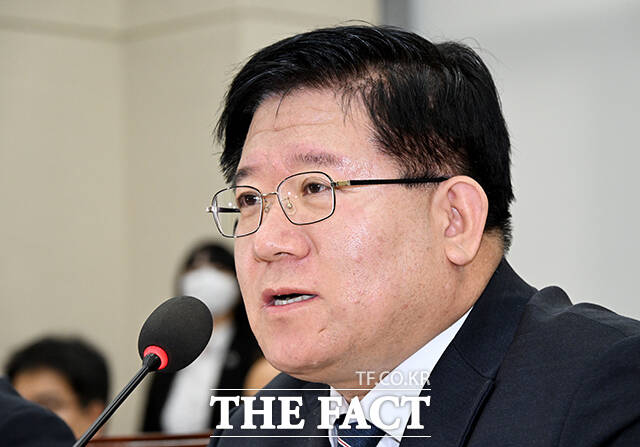이호영 경찰청장 직무대행이 20일 오후 서울 여의도 국회에서 서부지법 불법 폭력 점거 시위 사태 관련 긴급 현안 질의를 위한 행정안전위원회 전체회의에 참석해 질의에 답변을 하고 있다. /국회=배정한 기자