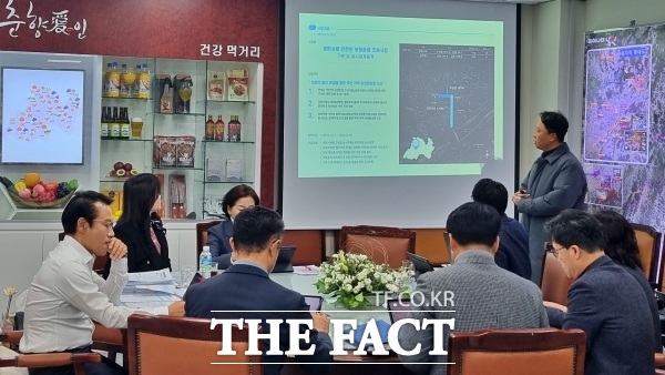 광한서로 안전한 보행환경 조성사업 착수보고회에서 담당자가 사업에 대해 설명하고 있다. /남원시
