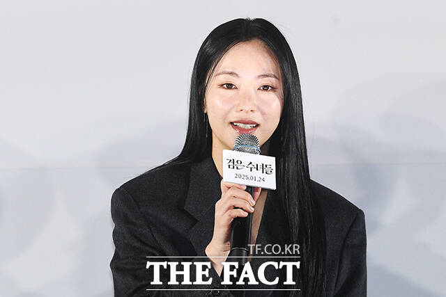 전여빈은 미카엘라 수녀로 분해 송혜교와 연기 호흡을 맞춘다. /서예원 기자