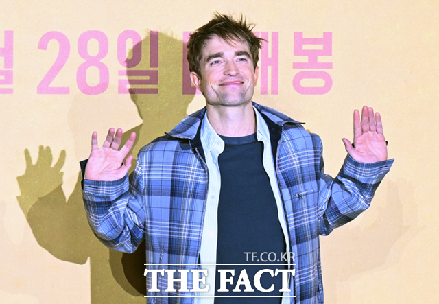 로버트 패틴슨은 미키 17에서 미키 17과 미키 18 역을 맡아 두 미키의 공존을 세심하게 그려낼 예정이다. /이새롬 기자