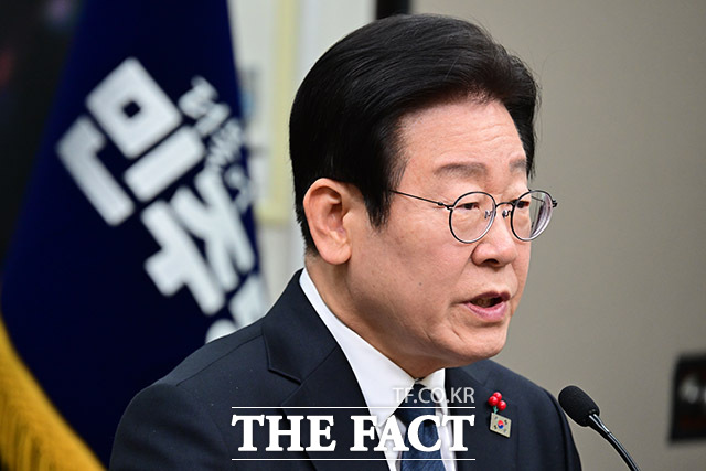 이재명 더불어민주당 대표가 27일 오전 서울 여의도 국회에서 한덕수 대통령 권한대행 국무총리에 대한 탄핵소추안 국회 표결을 앞두고 대국민 성명을 발표하고 있다./국회=남윤호 기자