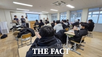  충남도·카이스트 새마을봉사단, 홍주중 찾아 과학 실험·진로 상담