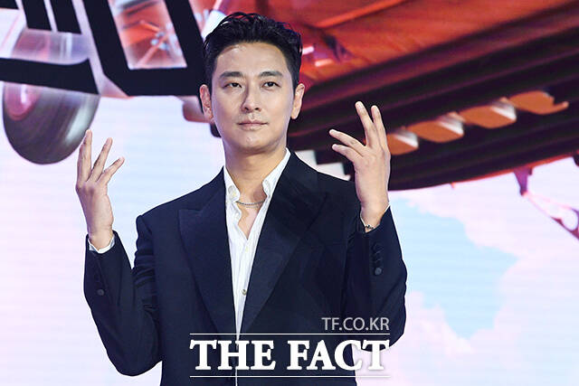 배우 주지훈이 21일 오전 서울 강남구 그랜드인터컨티넨탈 서울파르나스에서 열린 넷플릭스 새 오리지널 시리즈 중증외상센터 제작발표회에 참석해 포즈를 취하고 있다. /서예원 기자