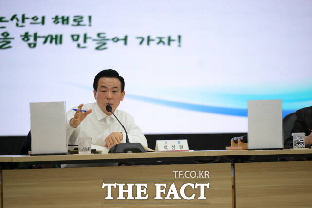 백성현 논산시장 20일 시청 회의실에서 열린 2025년 주요업무계획 보고회를 주재하고 있다. /논산시