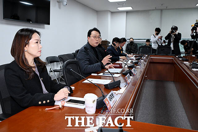 회의 주재하는 천하람 원내대표.