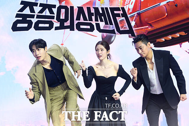 배우 추영우와 하영, 주지훈(왼쪽부터)이 21일 오전 서울 강남구 그랜드인터컨티넨탈 서울파르나스에서 열린 넷플릭스 새 오리지널 시리즈 중증외상센터 제작발표회에 참석해 포즈를 취하고 있다. /서예원 기자