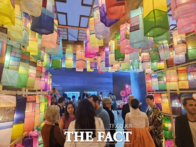 ‘한국의 빛 - 진주실크등’전시가 오는 4월 24일까지 브라질의 수도 브라질리아에서 개최된다./진주시