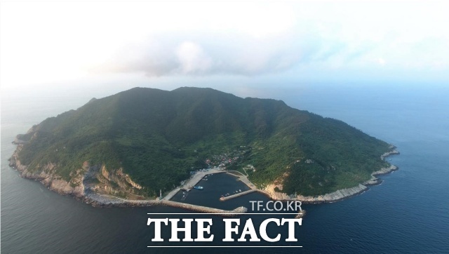 행정안전부와 해양수산부에서 지난 20일 완도군 청산면에 위치한 여서도를 ‘2025 올해의 섬’으로 선정했다. 사진은 여서도 전경 /완도군