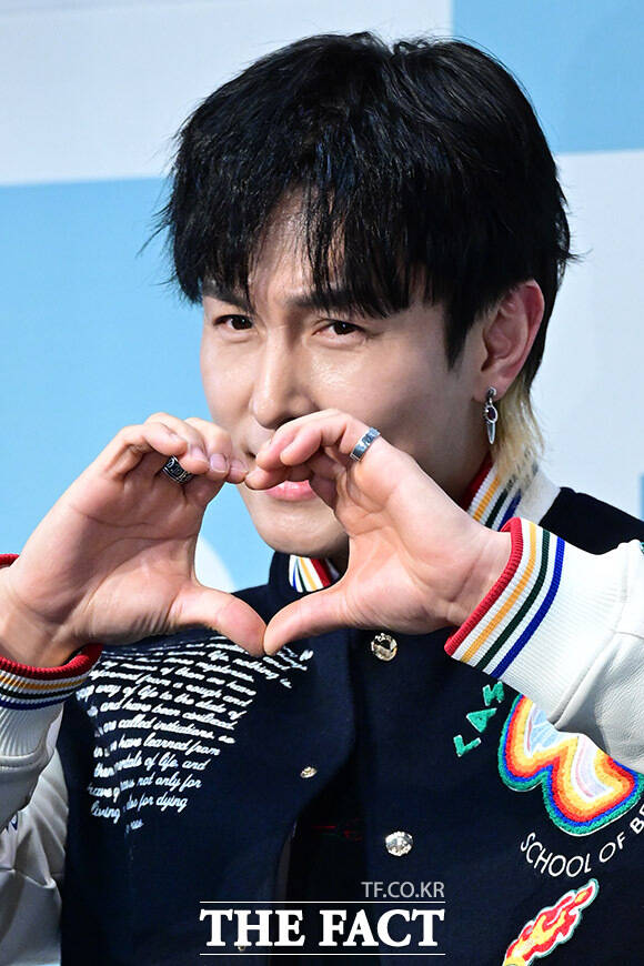 가수 겸 배우 김동완이 22일 오후 서울 구로구 라마다서울에서 열린 드라마 독수리 5형제를 부탁해! 제작발표회에서 포즈를 취하고 있다. /남윤호 기자