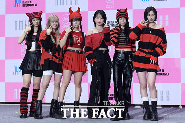 엔믹스 릴리눈 연휴에 들을 수 있는 곡 하나만 고른다면 사랑하는 사람들을 만날 수 있다는 들뜬 마음이 잘 느껴지는 곡이라며 레이의 Worth It.을 추천했다. 사진은 지난해 1월 앨범 발매 쇼케이스 당시 모습. 설윤 릴리 지우 해원 규진 배이(왼쪽부터) /더팩트 DB