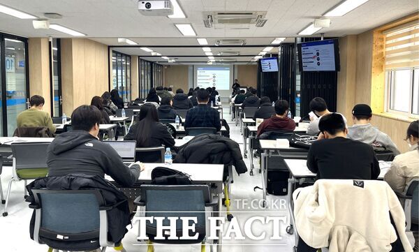 충남대학교 ESG센터가 지역 구성원들의 ESG 경영에 대한 인식을 제고하기 위해 지난 20일과 21일 이틀간 글로벌 ESG 인력 양성 교육을 개최했다. /충남대학교