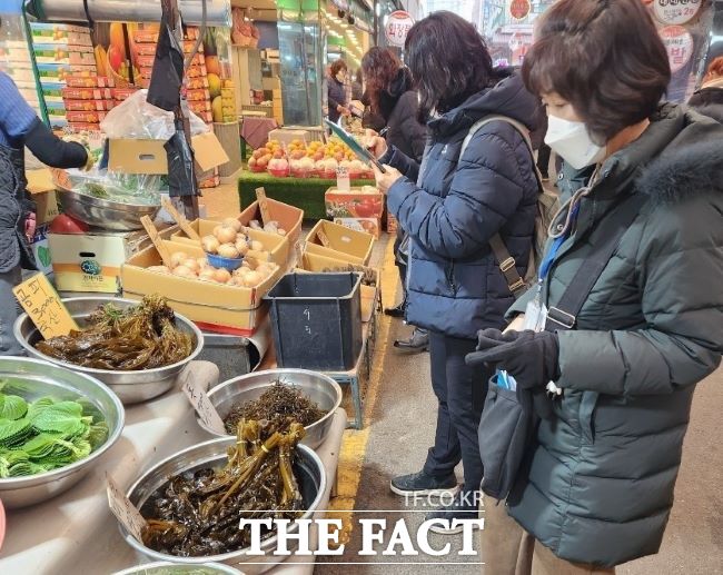 농수산물 원산지 표시 점검 모습./광명시