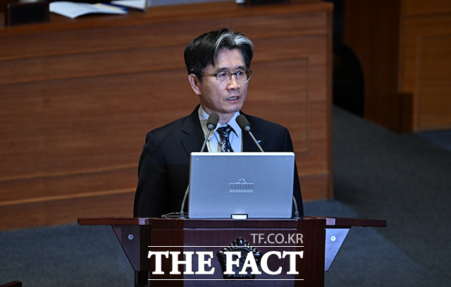 오동운 고위공직자범죄수사처장이 9일 오후 서울 여의도 국회에서 열린 본회의에 참석해 헌정애 더불어민주당 의원의 질의에 답하고 있다./박현우 기자