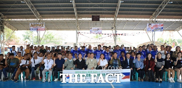 전춘성 진안군수와 군청 관계자 등이 지난 20~22일 필리핀 카비테주 마갈레스시, 퀴리노주, 이사벨라주 등 3개 주에서 계절 근로자 현지 최종 면접에 나섰다. /진안군