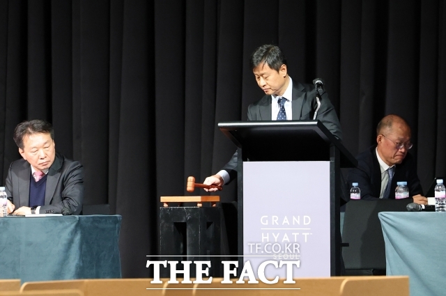 박기덕 고려아연 대표이사가 23일 서울 용산구 그랜드 하얏트 서울에서 열린 고려아연 임시 주주총회에서 개회를 선언하고 있다. /서예원 기자