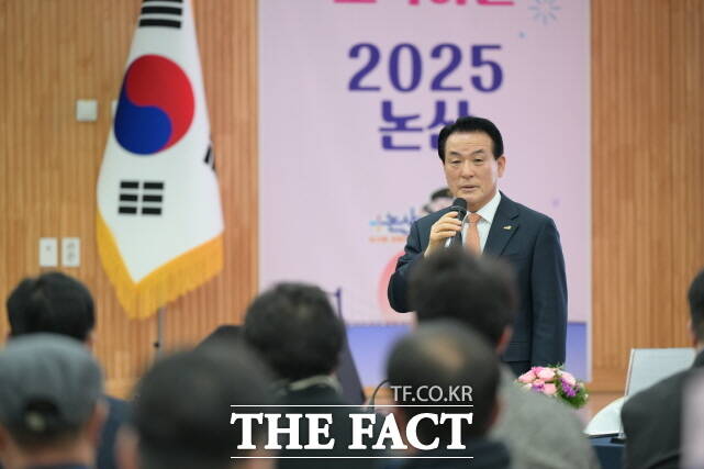 백성현 논산시장이 22일 전날 시청 3층 회의실에서 열린 제2기 시민소통위원회 출범식에서 인사말을 하고 있다. /논산시