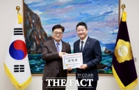  김진경 경기도의회 의장, 우원식 국회의장 만나 지방의회법 제정 등 건의