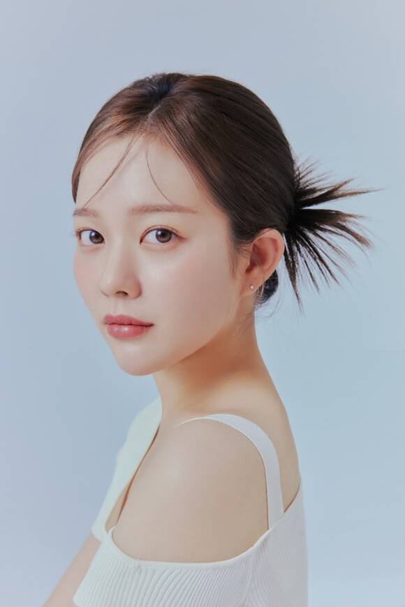 배우 정지소가 최근 서울 강남구 한 카페에서 <더팩트>와 만나 KBS2 수목드라마 수상한 그녀 종영 기념 인터뷰를 진행했다. /티엔엔터테인먼트