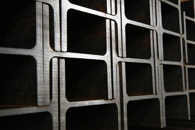 동국제강은 지난해 별도 기준 매출 3조5275억원, 영업이익 1025억원, 순이익 348억원을 기록했다. 동국제강 형강. /동국제강