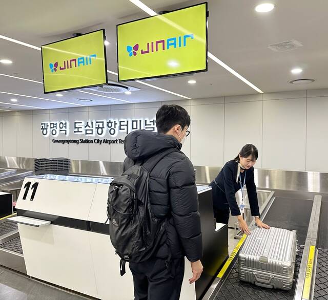 진에어가 2월부터 광명역 도심공항터미널에서 인천공항 출발편 대상으로 국제선 탑승수속을 재개한다. /진에어