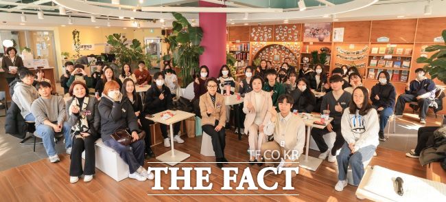 동계 행정체험연수 간담회 참석 대학생들./과천시