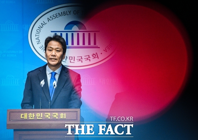 임종석 전 청와대 비서실장이 연일 이재명 더불어민주당 대표와 친명계를 비판하면서 그 배경에 관심이 모아진다. /더팩트 DB