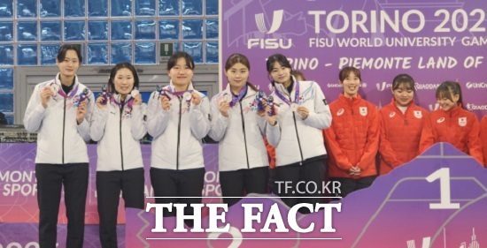 전북도청 컬링팀이 이탈리아 토리노에서 열린 2025 동계세계대학경기대회에서 은메달을 획득했다. /전북도