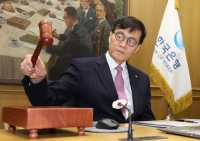  '트럼프 입'에 요동치는 금융시장…한은, 2월 기준금리 향방은