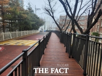  안성시, 양진초 통학로 안전 위한 데크 보도 설치