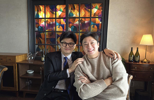 진종오 국민의힘 의원은 24일 사회관계망서비스(SNS)에 한동훈 전 대표와 찍은 사진과 함께 저도 나라만 생각하고 함께 가겠다라는 짧은 글을 게시했다. /진종오 의원 SNS 갈무리
